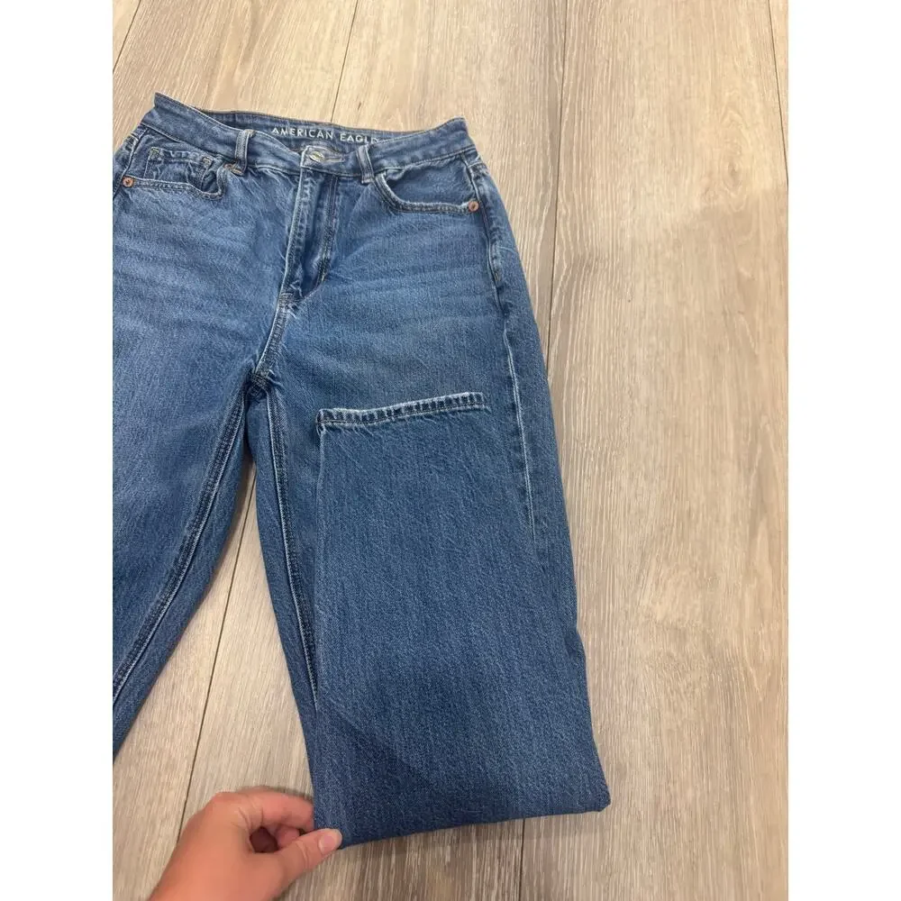 American Eagle medium wash Mom straight jean size 0